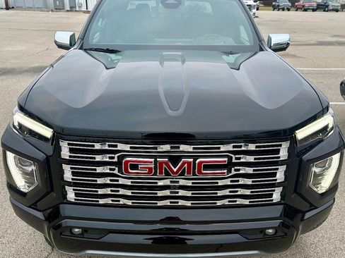 New 2026 GMC Canyon Denali image 8