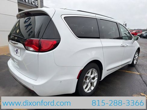 Used 2017 Chrysler Pacifica Touring-L Plus w/ Advanced Safetytec Group image 5