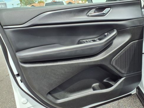 Used 2024 Jeep Grand Cherokee L Laredo image 19