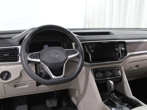 Used 2022 Volkswagen Atlas SE image 6