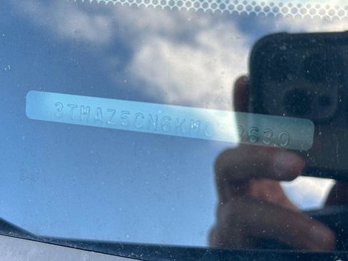 Used 2019 Toyota Tacoma TRD Sport image 7