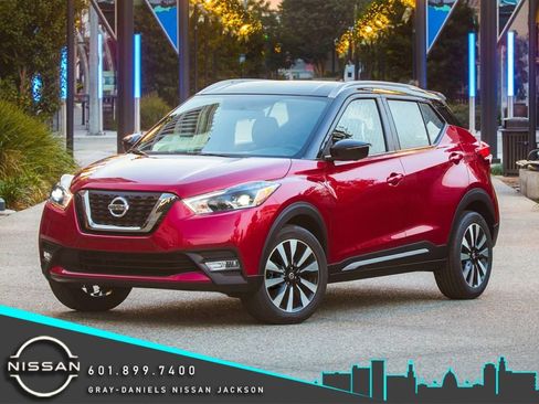 Used 2019 Nissan Kicks S image 1