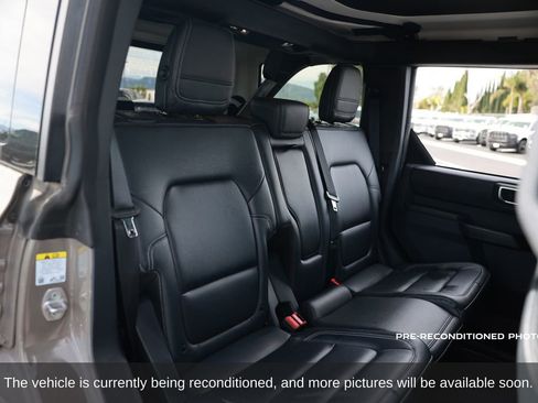 Used 2025 Ford Bronco Badlands image 13