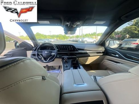 Used 2022 Cadillac Escalade Premium Luxury AWD/4WD image 26