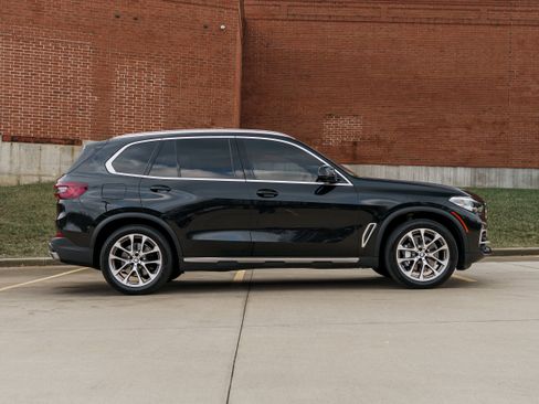 Used 2021 BMW X5 xDrive40i w/ Premium Package 2 image 3