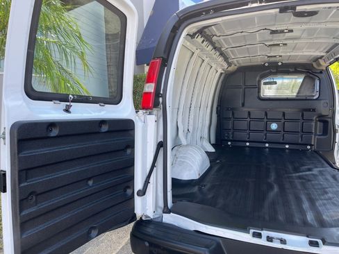Used 2022 Chevrolet Express 2500 w/ Driver Convenience Package RWD image 19