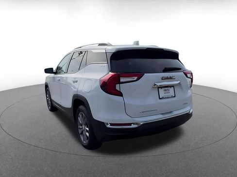 Used 2024 GMC Terrain SLT AWD/4WD image 11