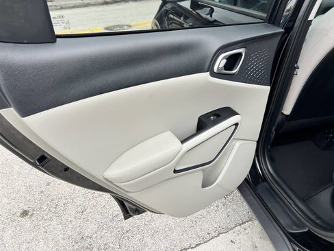 Used 2020 Kia Soul S image 13