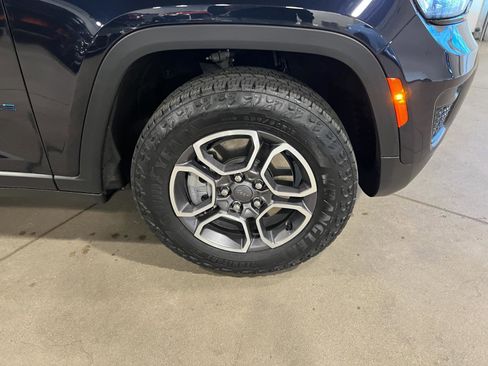 Used 2024 Jeep Grand Cherokee Trailhawk image 42