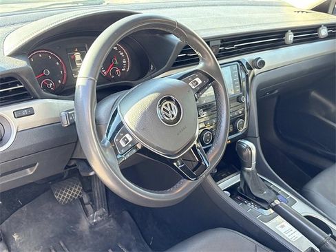 Used 2021 Volkswagen Passat 2.0T SE image 11