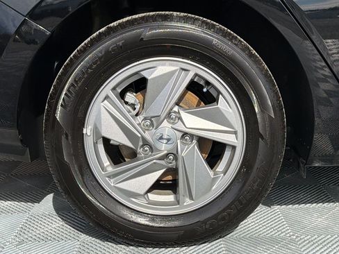Used 2025 Hyundai Elantra SE image 19
