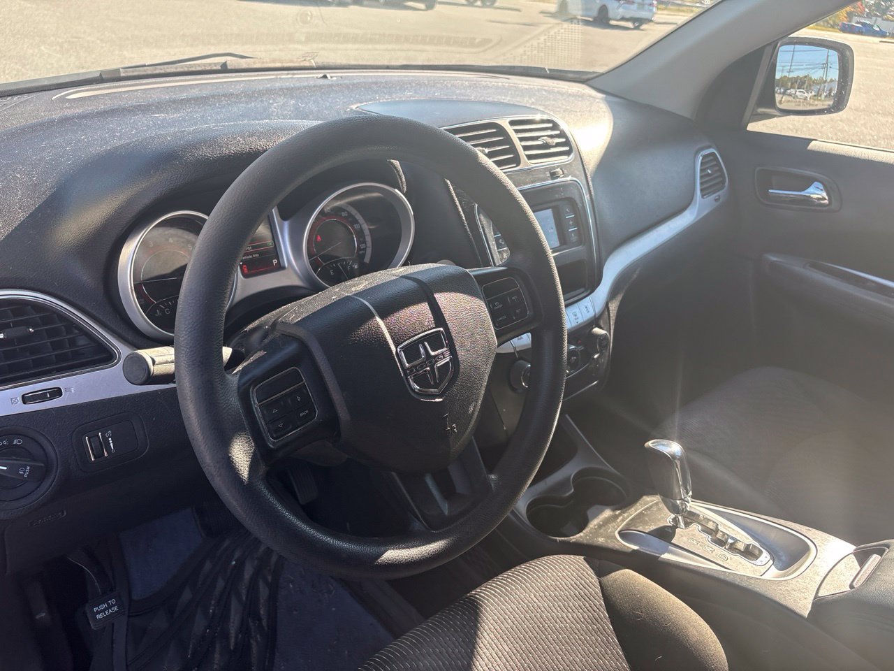 Used 2019 Dodge Journey SE w/ Blacktop Package FWD image 4