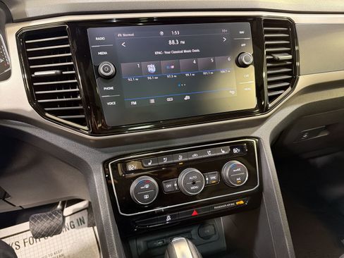 Used 2020 Volkswagen Atlas Cross Sport SEL Premium image 17