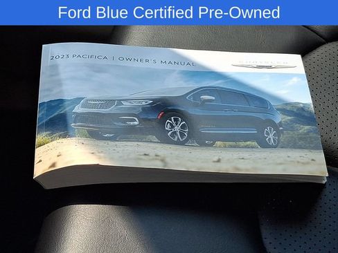 Used 2023 Chrysler Pacifica Touring-L FWD image 28