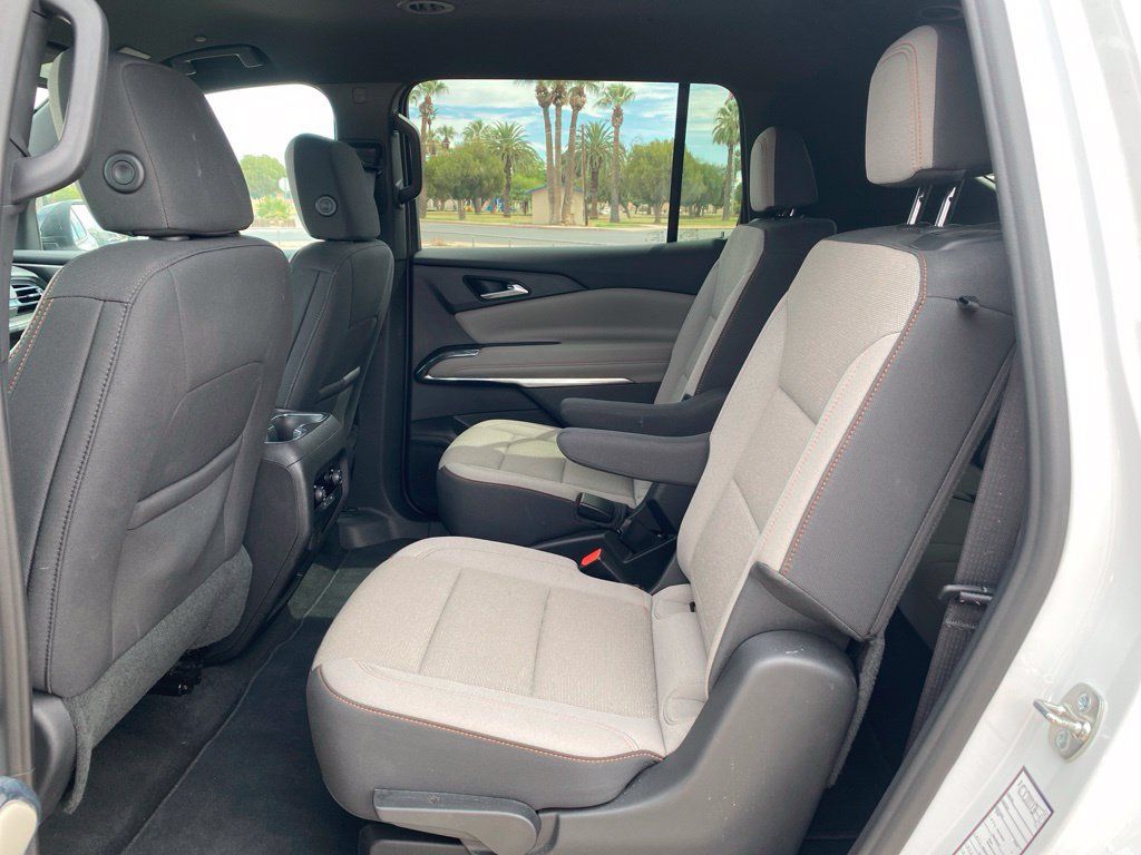 Used 2026 Chevrolet Traverse LT w/ Driver Confidence Package FWD image 9