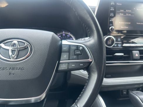 Used 2020 Toyota Highlander LE FWD image 33