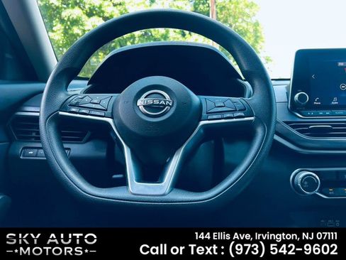 Used 2024 Nissan Altima 2.5 SV FWD image 10
