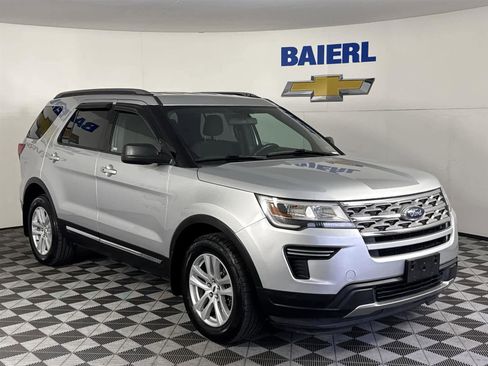 Used 2018 Ford Explorer XLT image 7