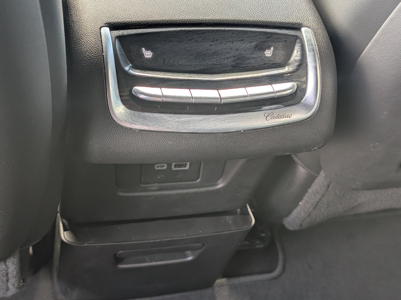 Used 2023 Cadillac XT6 Premium Luxury w/ Technology Package AWD/4WD image 21