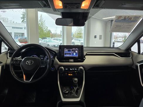 Used 2021 Toyota RAV4 XLE image 25