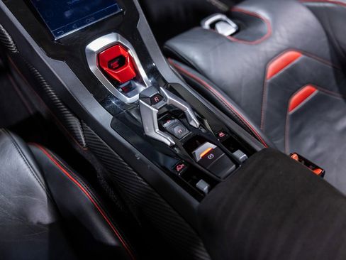 Used 2020 Lamborghini Huracan EVO image 44