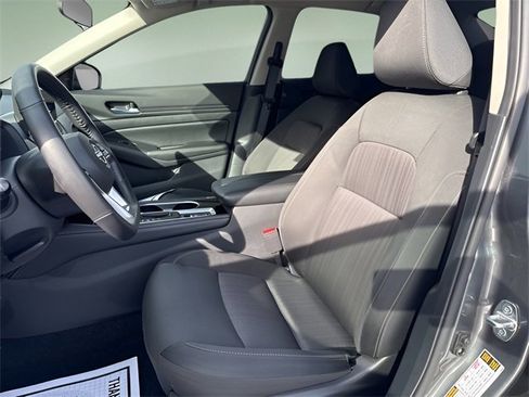 Used 2024 Nissan Altima 2.5 SV w/ SV Premium Package image 10