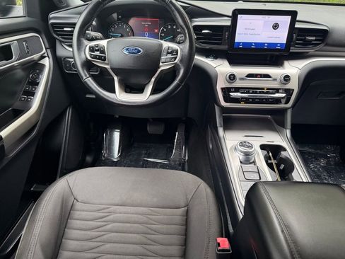 Used 2021 Ford Explorer XLT image 15