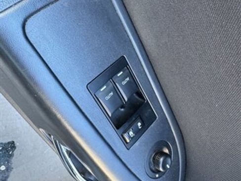 Used 2012 Dodge Challenger SXT image 26