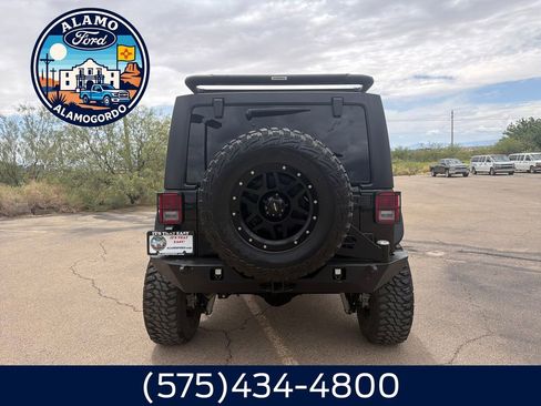 Used 2017 Jeep Wrangler Unlimited Rubicon AWD/4WD image 4