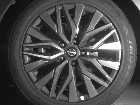 Used 2025 Nissan Altima 2.5 SV image 12