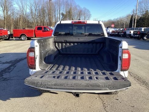 Used 2023 GMC Canyon Denali image 13