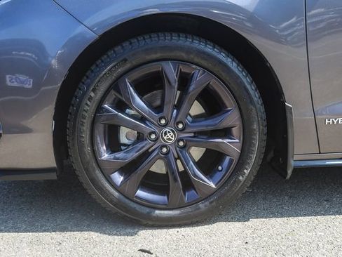Used 2021 Toyota Sienna XSE image 13