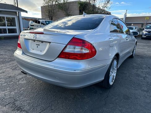 Used 2009 Mercedes-Benz CLK 350 Coupe image 5