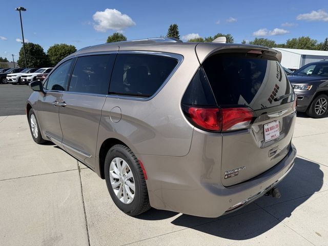 Used 2018 Chrysler Pacifica Touring-L Plus FWD image 5