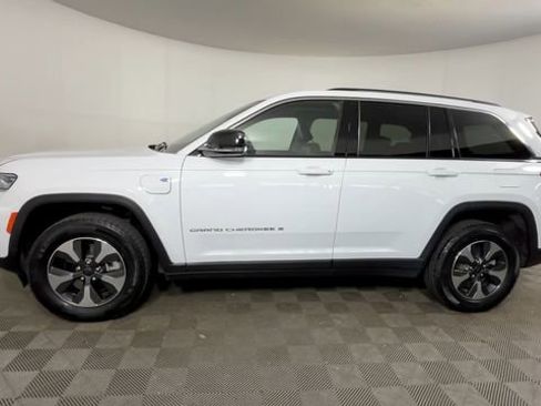 Used 2023 Jeep Grand Cherokee 4WD 4xe image 12