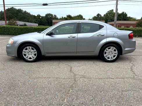 Used 2013 Dodge Avenger SE image 31