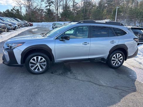 Certified 2025 Subaru Outback Premium image 5