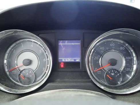 Used 2014 Chrysler Town & Country Touring FWD image 24