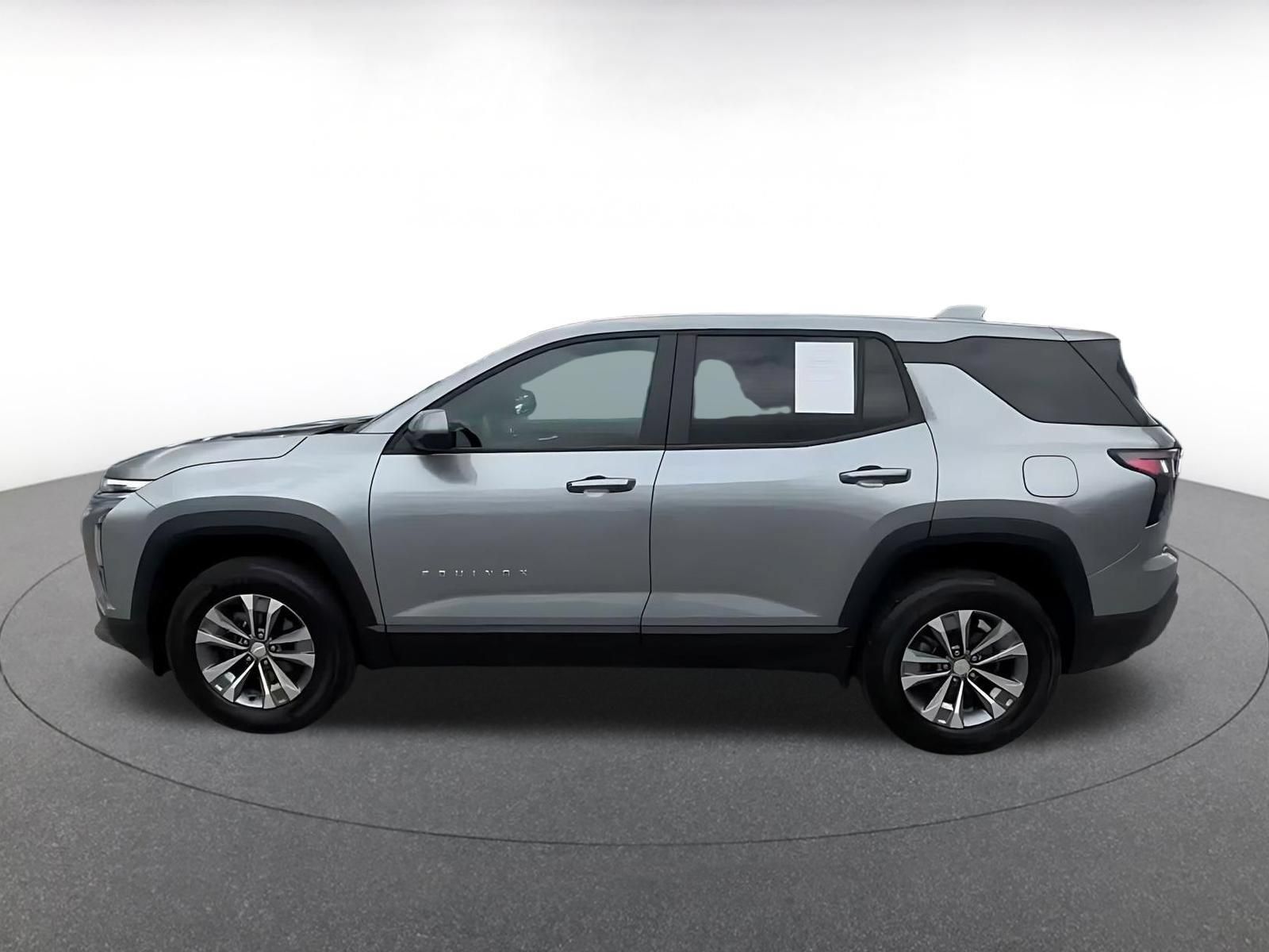 Used 2025 Chevrolet Equinox LT FWD image 8