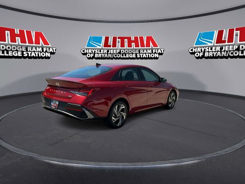 Used 2025 Hyundai Elantra SEL FWD image 8