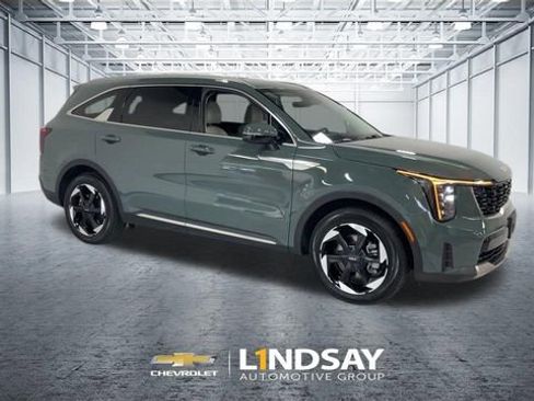 Used 2025 Kia Sorento EX AWD/4WD image 3