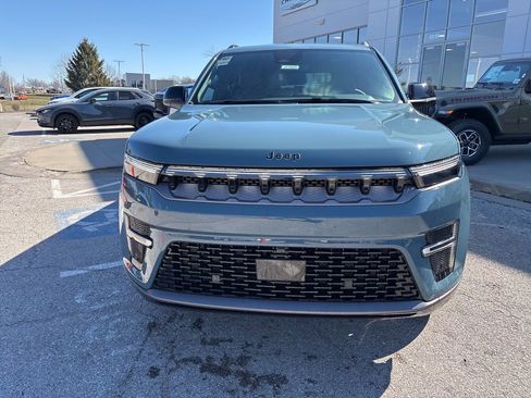 New 2026 Jeep Grand Wagoneer Limited AWD/4WD image 10