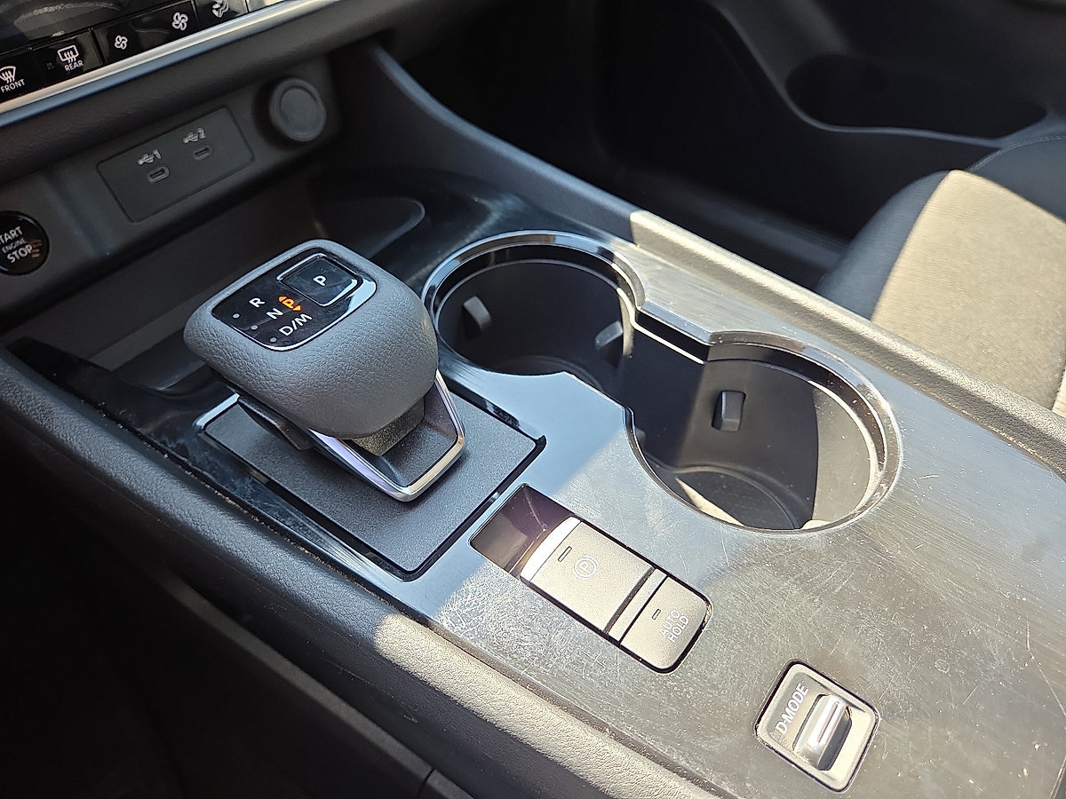 Used 2025 Nissan Rogue SV FWD image 28