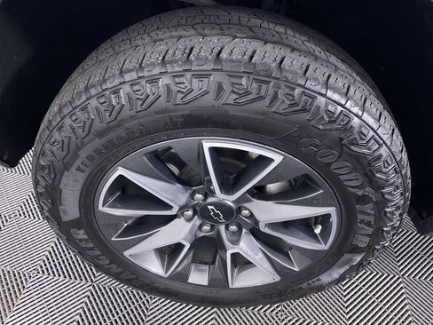 Used 2024 Chevrolet Tahoe Z71 w/ Luxury Package image 17