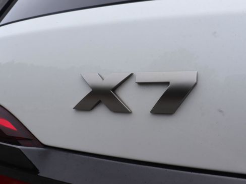 Used 2022 BMW X7 M50i image 10