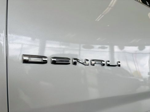 Used 2022 GMC Yukon Denali AWD/4WD image 16