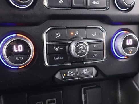 Used 2022 Chevrolet Suburban LS image 28