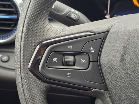 Used 2026 Chevrolet Trax LT FWD image 35