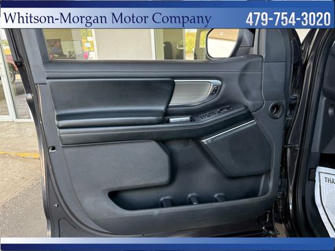 Used 2025 Ford Expedition Platinum w/ Driver's Package AWD/4WD image 18