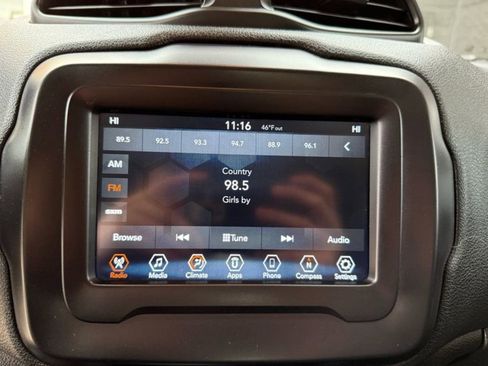 Used 2018 Jeep Renegade Latitude image 30